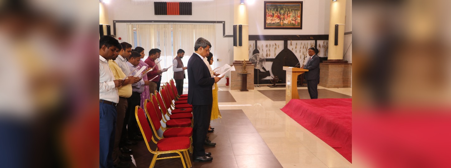 On 31.10.2024 HC administered the Rashtriya Ekta Diwas pledge to the officers and staff of the High Commission.
